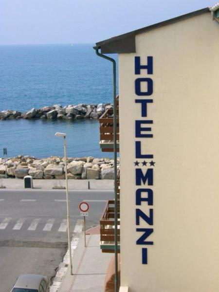 Hotel Manzi Marina Di Pisa Kültér fotó